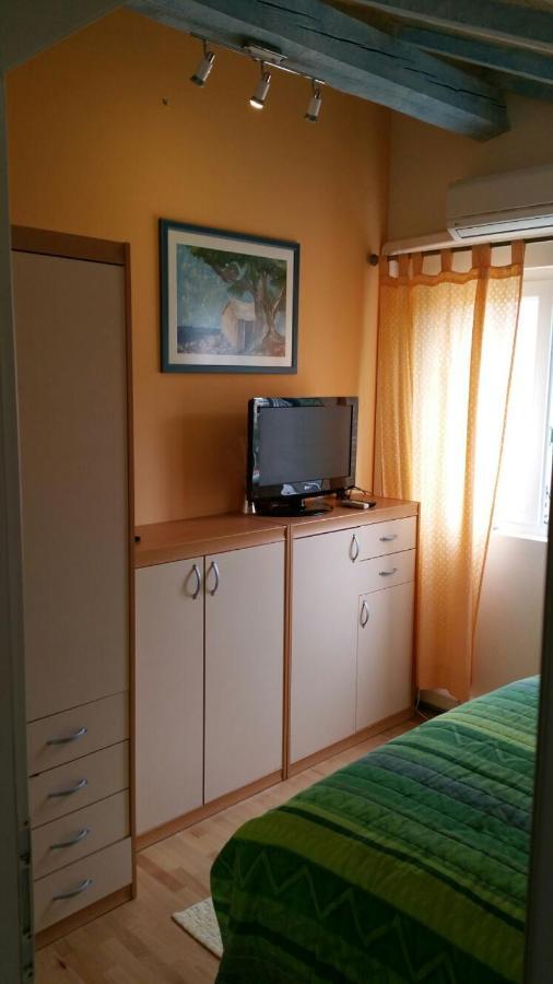 Apartament Tri Palme Prvic Sepurine Zewnętrze zdjęcie